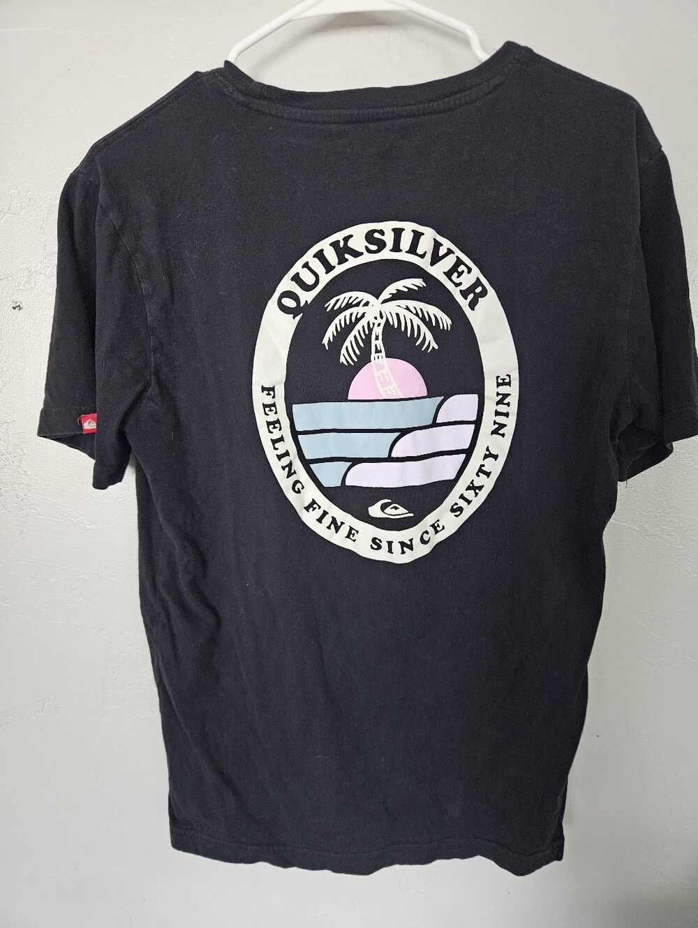 Quiksilver Black Short-Sleeve Tee with Pink Blue Pastel Surf Graphic Men's Small